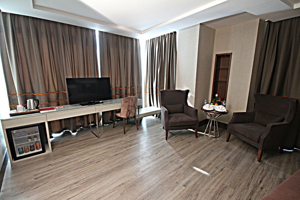 B Business Hotel & Spa Antalia Esterno foto